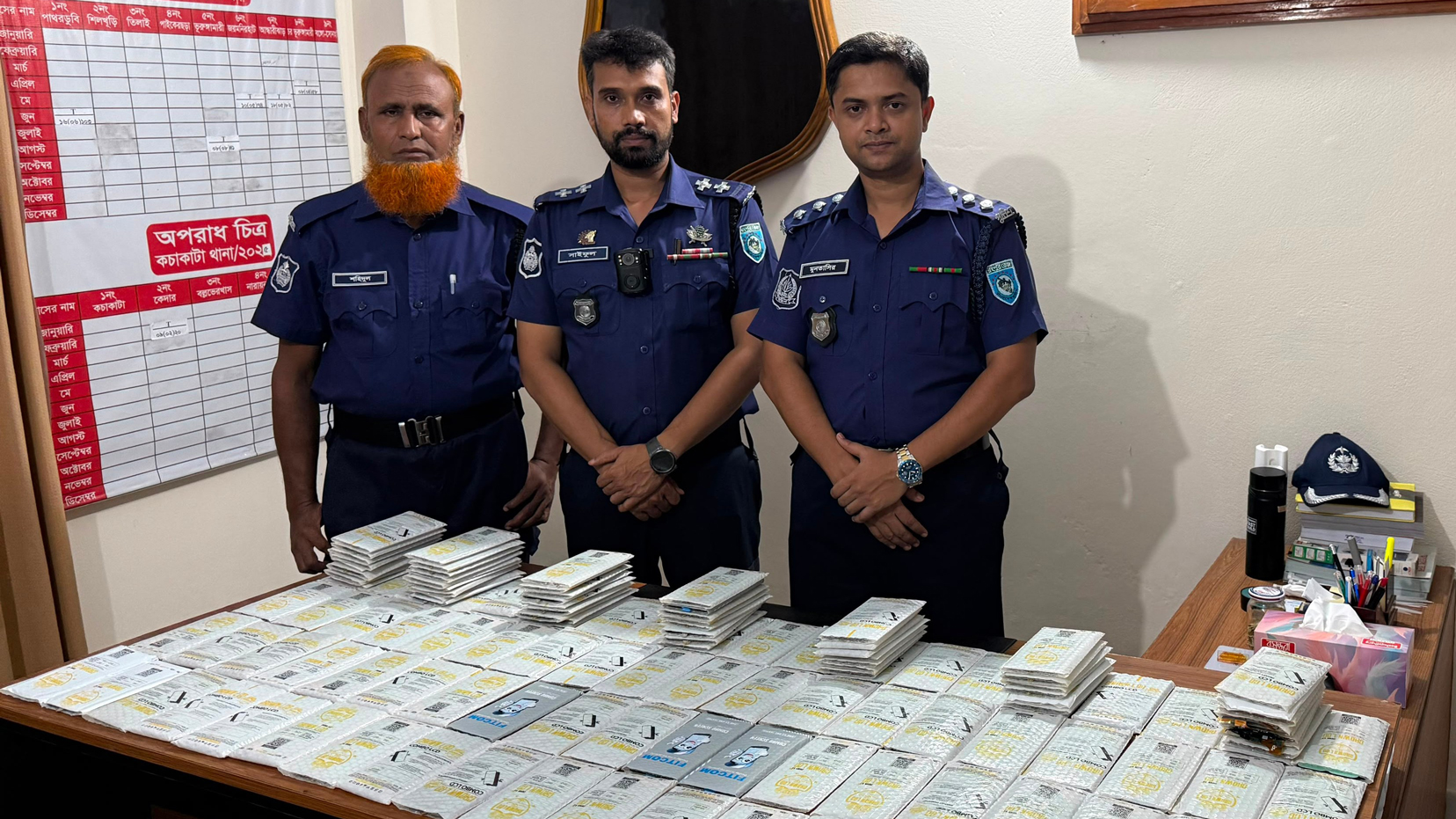 ভূরুঙ্গামারীতে সাড়ে ৩ লাখ টাকার ভারতীয় মোবাইল ডিসপ্লে জব্দ, আটক ১