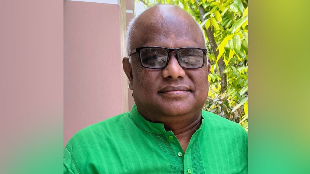 ডিসির কক্ষে সাংবাদিককে মারতে তেড়ে আসেন বিএনপি নেতা শফিকুল