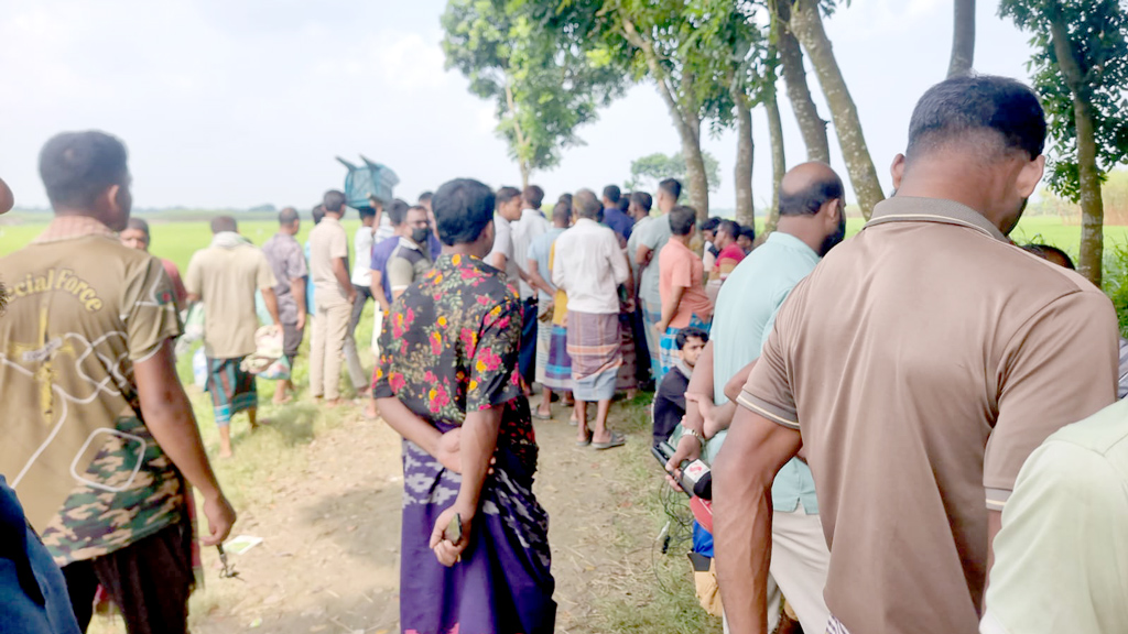 নির্জন মাঠে শিয়ালে খুবলে খাচ্ছিল যুবকের মরদেহ