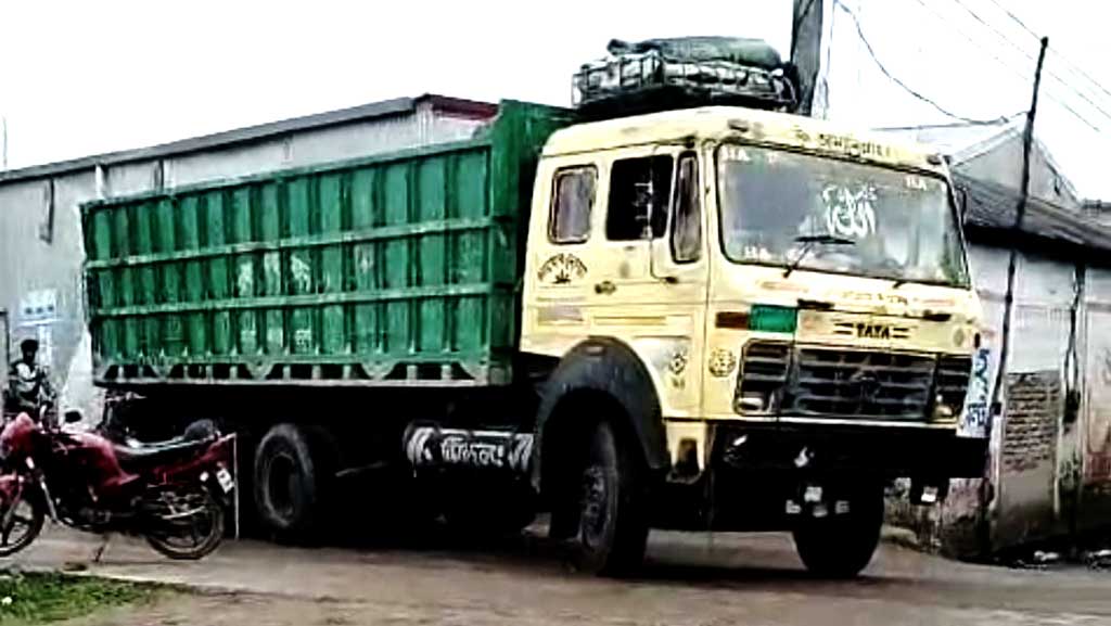 কুষ্টিয়ায় ১২ টন চিনিসহ ট্রাক জব্দ, আটক ৪