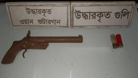 কুষ্টিয়ায় শ্মশানঘাটের পাশে মিলল ওয়ান শুটারগান ও কার্তুজ