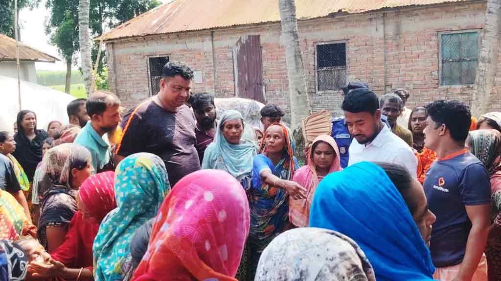 এক মোটরসাইকেলে ৪ কিশোর, ধাক্কায় প্রাণ গেল বৃদ্ধের