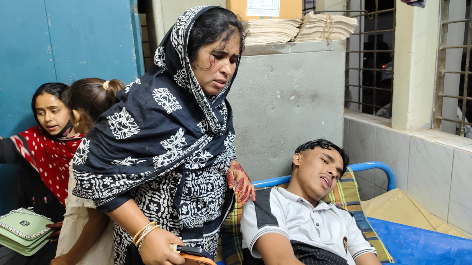 কুষ্টিয়ায় দুই পক্ষের মধ্যে সংঘর্ষ, গুলিবিদ্ধ ৪