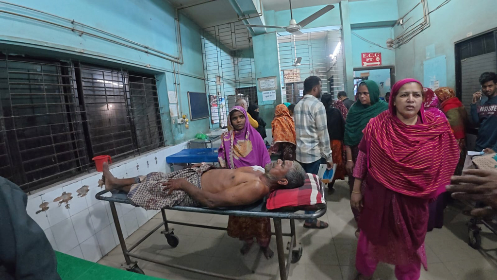 দৌলতপুরে হত্যা মামলা তুলে না নেওয়ায় সাক্ষীর ওপর হামলা