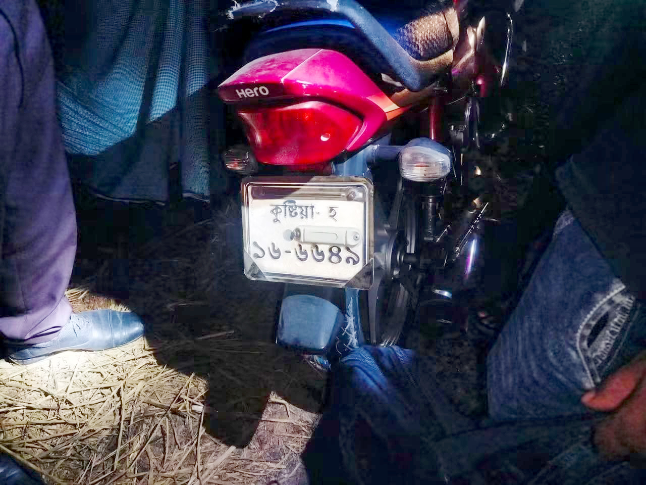 বাবার মৃত্যুর খবরে বাড়ি ফেরার পথে ট্রাকচাপায় ছেলের মৃত্যু