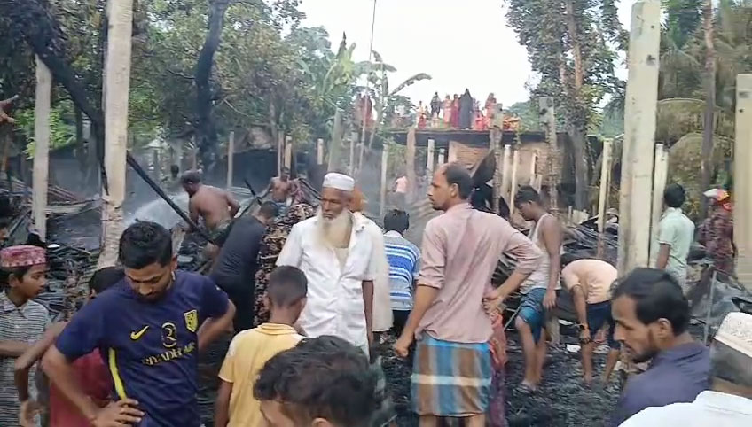 মাদকাসক্ত যুবকের দেওয়া আগুনে পুড়ল ১১ পরিবারের ঘর, অভিযুক্তকে গণপিটুনি