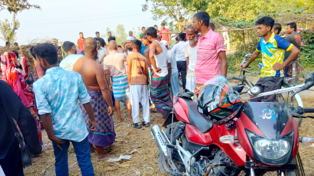 মোটরসাইকেলে ট্রাকের ধাক্কা, পুলিশ কনস্টেবলের শ্যালিকা নিহত