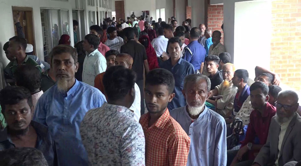 লক্ষ্মীপুর আদালতে আইনজীবী-কর্মচারীদের হাতাহাতি, আদালত বর্জন