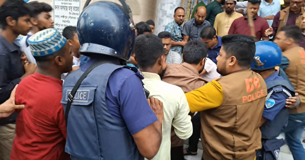 লক্ষ্মীপুরে ১৪৪ ধারা ভঙ্গ করে মিছিলের চেষ্টা, পুলিশের বাধা, সংঘর্ষে আহত ২০