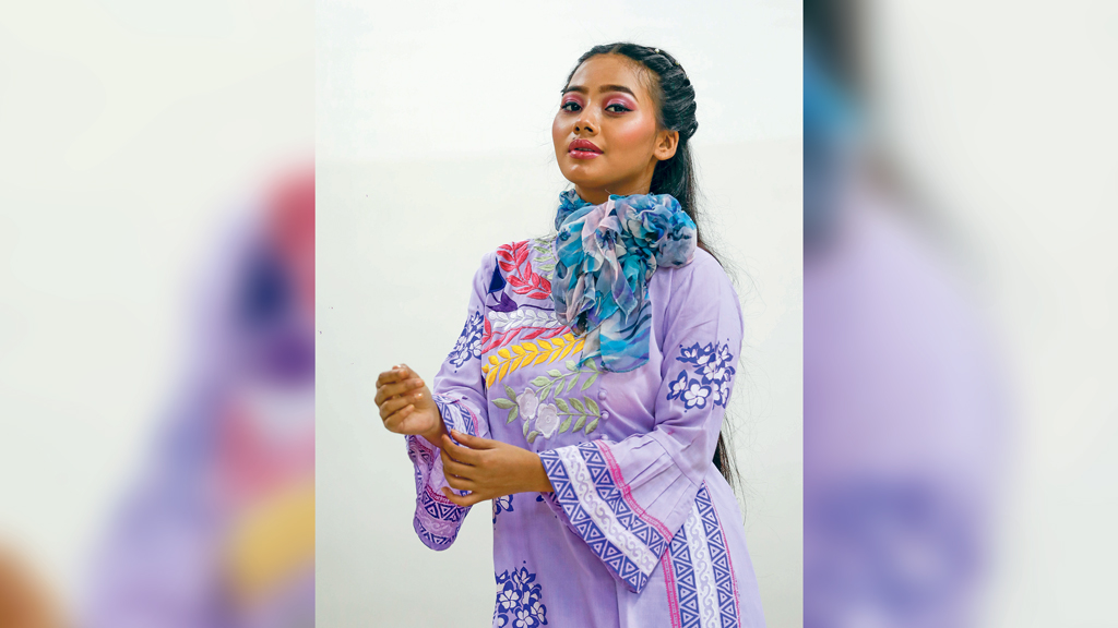 নারী দিবসের সাজপোশাক