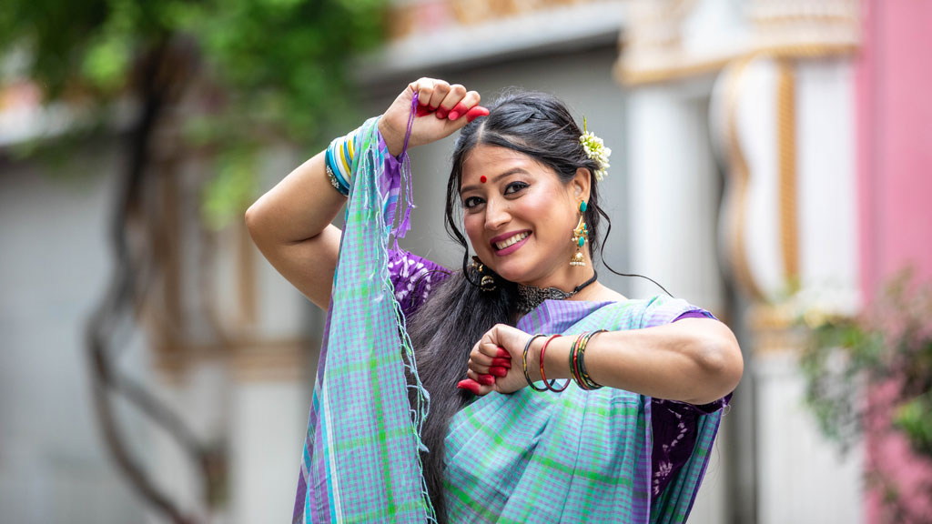 গামছা পোশাক ও অলংকারে দেশীয় আইকন