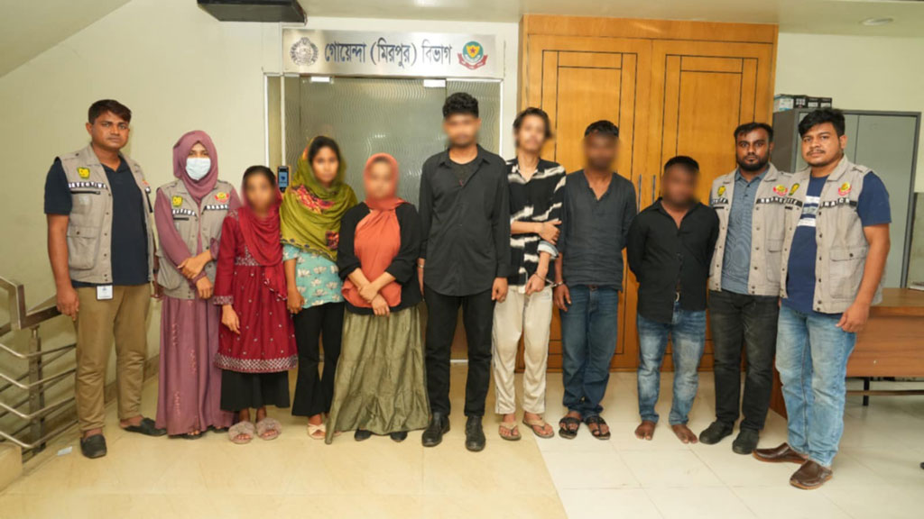 চাকরির নামে মিরপুর-শেওড়াপাড়ায় বাসায় ডেকে নারীর সঙ্গে ভিডিও ধারণের পর টাকা হাতিয়ে নিত ‘হানি ট্র্যাপ’ চক্র