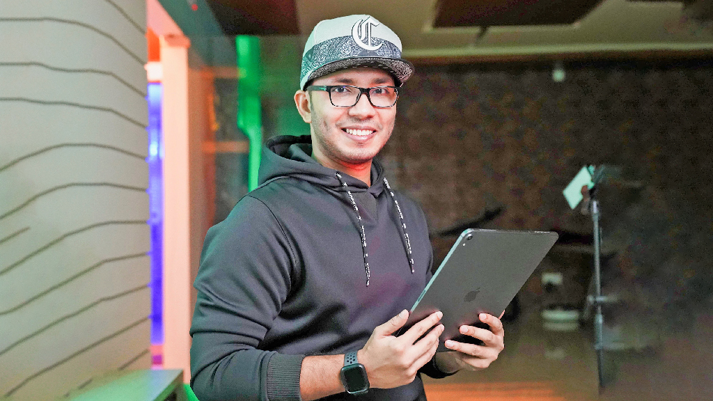 চাকরির পেছনে না ছুটে অনলাইনে ক্যারিয়ার গড়েছেন বাতিস্তা
