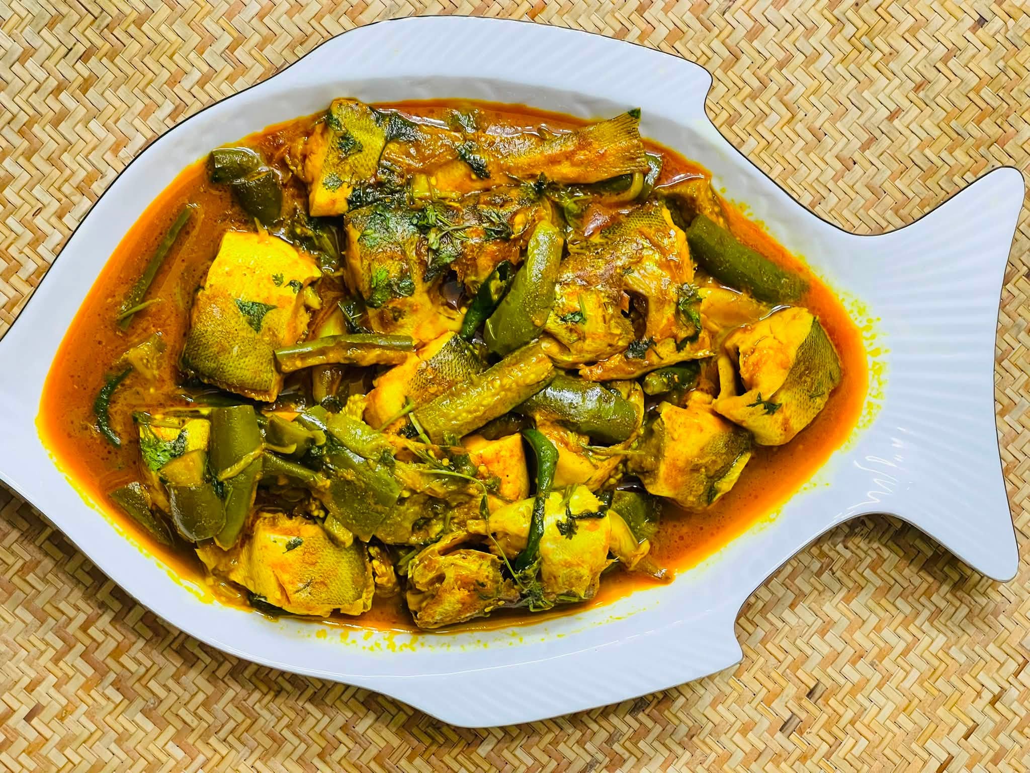 বেগুন দিয়ে পোয়া মাছের রসা
