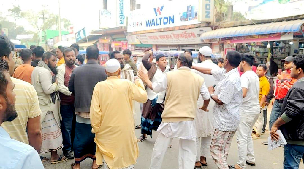 মাদারীপুরে বিএনপির ও বিদ্রোহী প্রার্থীর সমর্থকদের মধ্যে সংঘর্ষ, আহত ১০