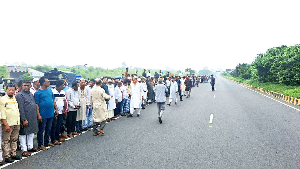 প্রধানমন্ত্রীকে শুভেচ্ছা জানাতে নেতা-কর্মীদের ভিড়, স্লোগানে মুখরিত মহাসড়ক