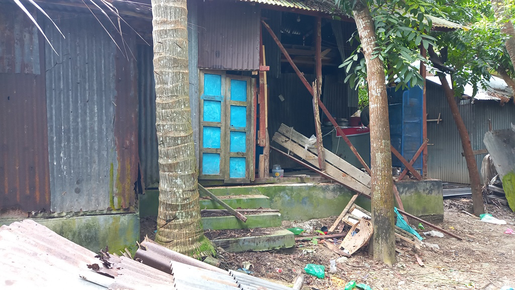 মাদারীপুরে প্রবাসীর বাড়িতে বোমা বিস্ফোরণ, আহতদের খুঁজছে পুলিশ