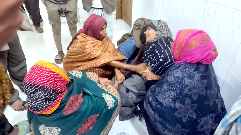 মাদারীপুরে অটোরিকশার ৩ যাত্রীসহ নিহত বেড়ে ৭