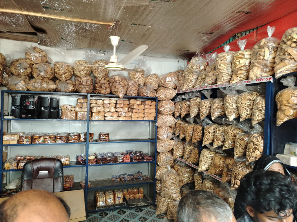 মাদারীপুরে অস্বাস্থ্যকর পরিবেশে খাদ্য উৎপাদন, লাখ টাকা জরিমানা