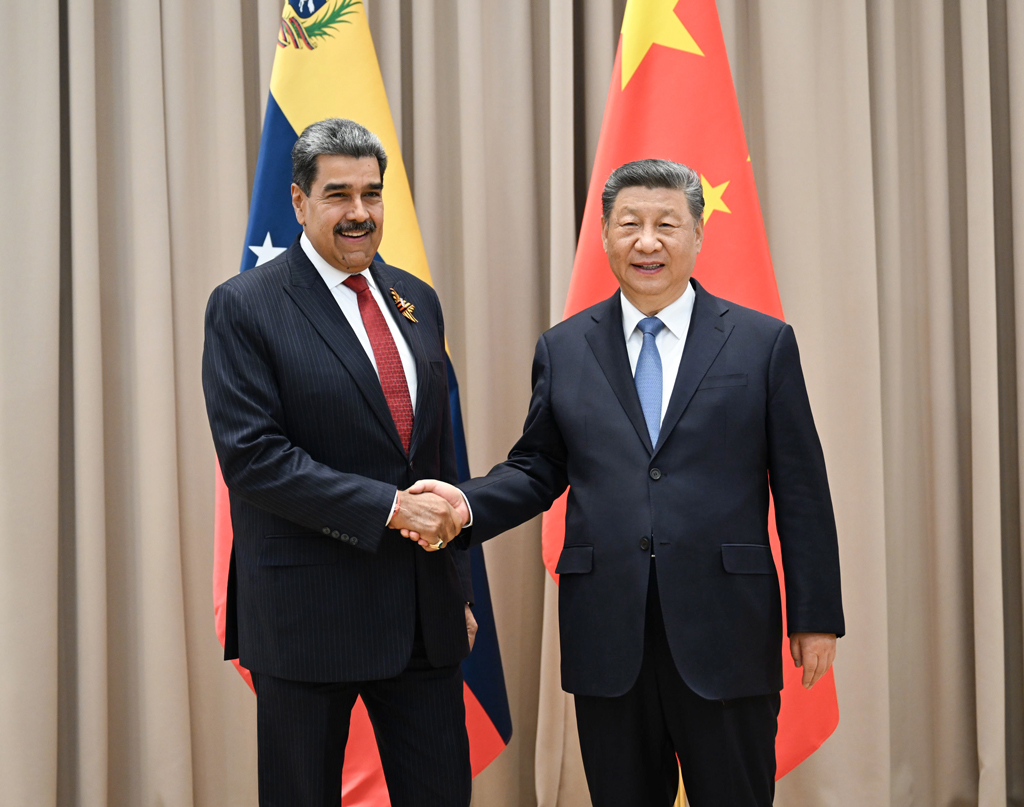 ভেনেজুয়েলায় মার্কিন আগ্রাসন: হুমকিতে চীনের ১০০ বিলিয়ন ডলারের বিনিয়োগ