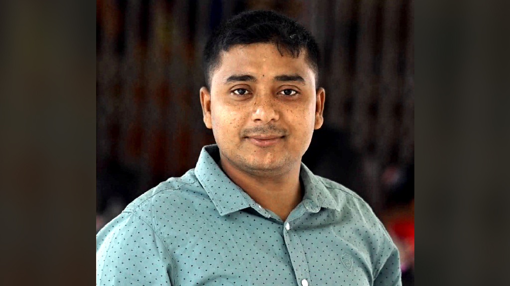 স্ত্রী-সন্তানকে বাঁচাতে গিয়ে স্বামীর মৃত্যু