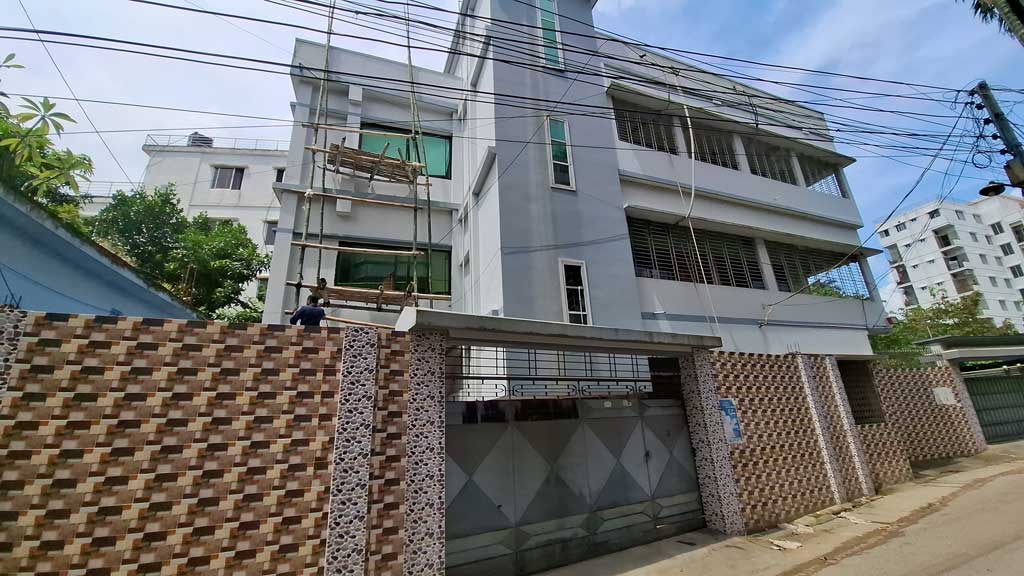 সাকিবের মাগুরার ফাঁকা বাড়িতে চলছে সংস্কারকাজ