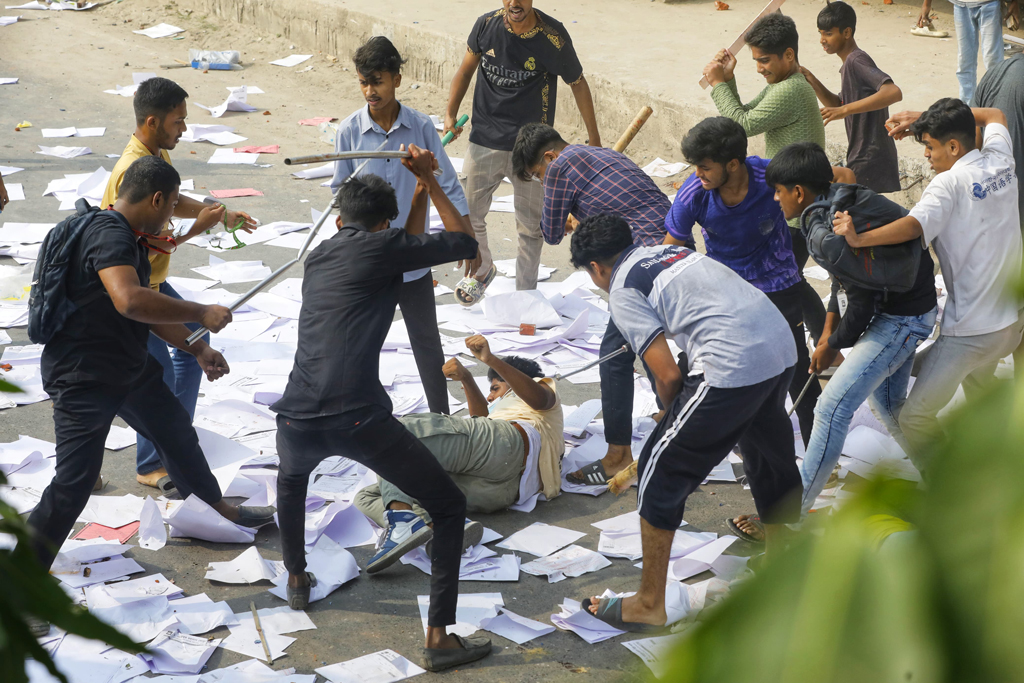 ড. মাহবুবুর রহমান মোল্লা কলেজে হামলা-সংঘর্ষ: ৩ শিক্ষার্থী নিহতের দাবি কর্তৃপক্ষের