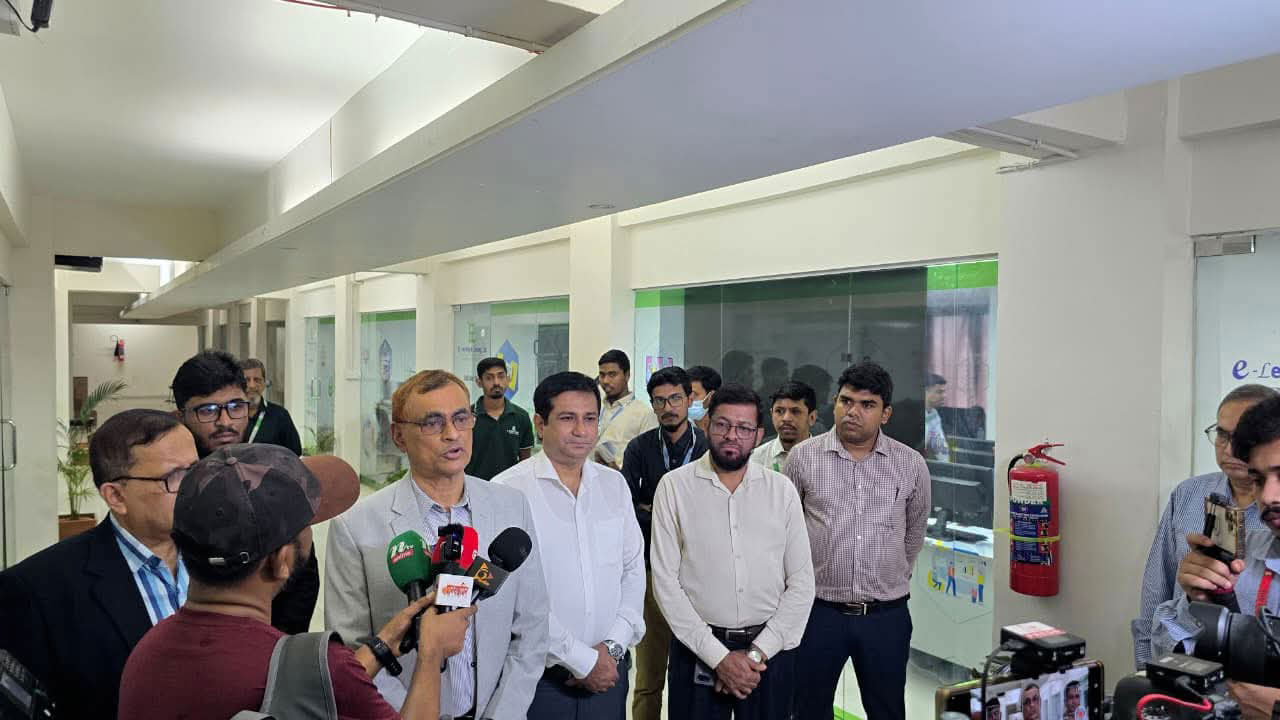 সরকারের এআই প্রশিক্ষণের বাছাই পরীক্ষায় ১ লাখের বেশি প্রার্থী