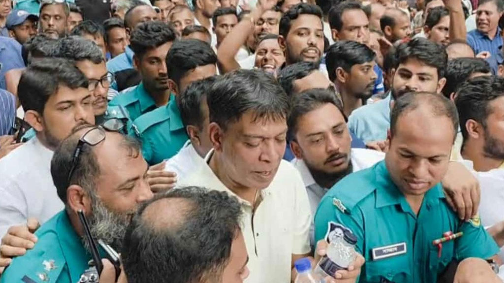 আত্মসমর্পণের পর বিএনপি নেতা মামুন কারাগারে