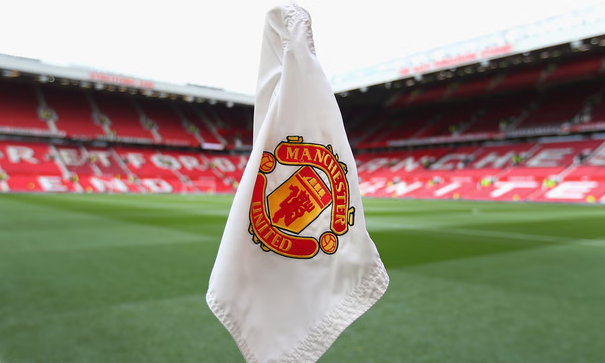 কোচ বিদায়ে ইউনাইটেডের গচ্চা ৬১৫ কোটি টাকা