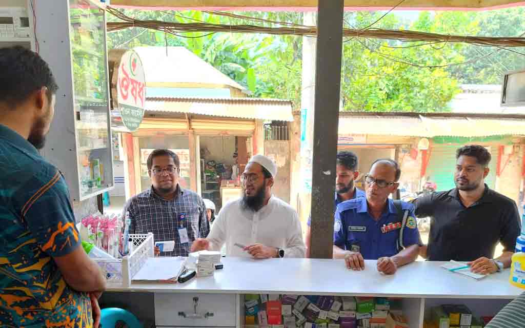 মেয়াদোত্তীর্ণ ওষুধ বিক্রি: ঘিওরে ৭ ফার্মেসিকে জরিমানা