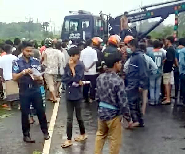 মানিকগঞ্জে ট্রাক-পিকআপ সংঘর্ষ, নিহত ২