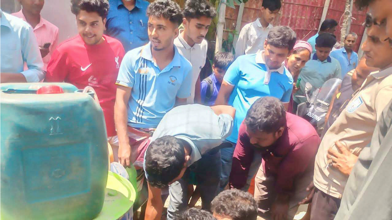 মানিকগঞ্জ থেকে জ্বালানি তেল জব্দ