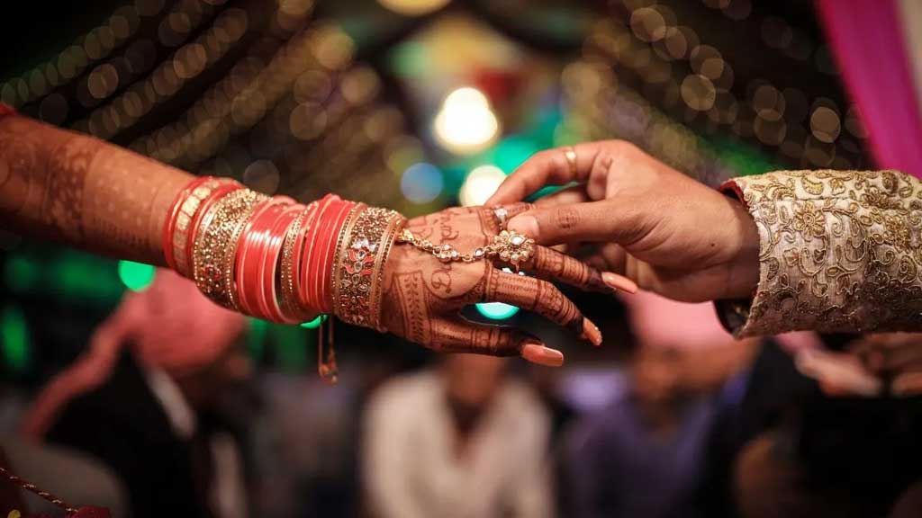 স্ত্রীদের কাজের তালিকা দিয়ে তরুণী বললেন, ‘এতে আমার লাভ কী’