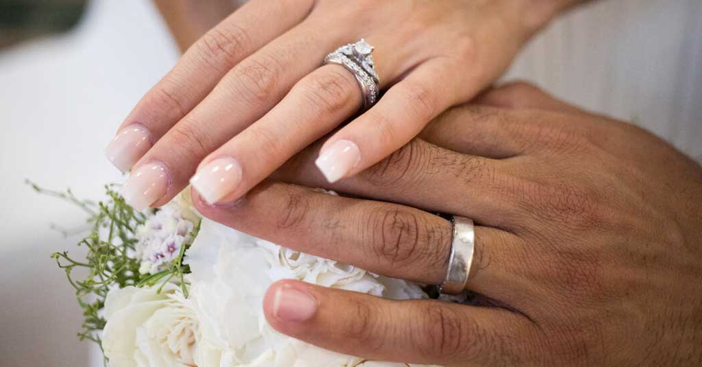বিয়ের অতিথিদের কাটতে হলো লক্ষাধিক টাকার টিকিট, প্রথা ভাঙলেন নবদম্পতি