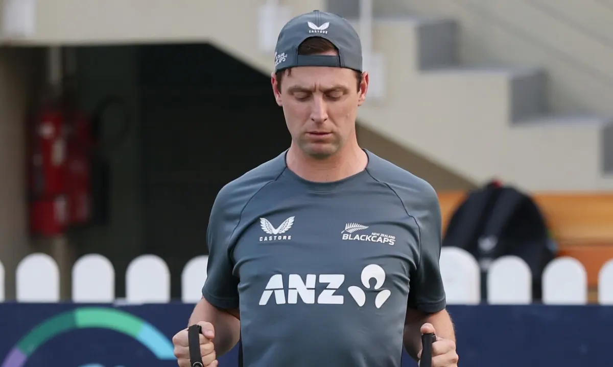 বিশ্বকাপের মাঝপথে হঠাৎ কী হলো নিউজিল্যান্ড পেসারের