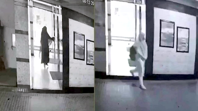 মা-মেয়ে খুন: বোরকা পরে ঢুকে স্কুলড্রেসে বেরিয়ে যান একজন, গৃহকর্মী বলে সন্দেহ