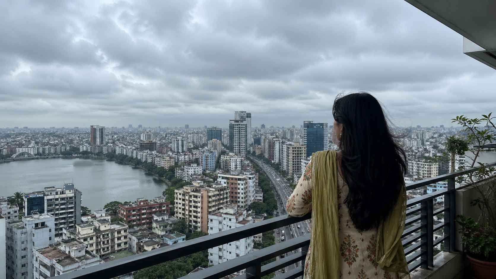 কীভাবে কাটাবেন মেঘলা দিনের আমেজ, জেনে নিন
