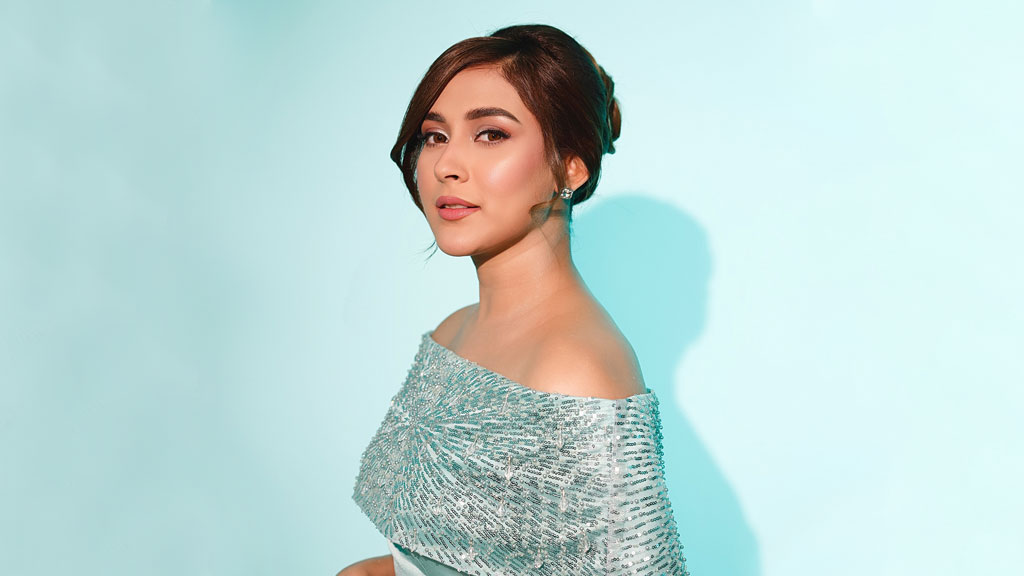 মদ নিয়ে ধরা পড়ার খবরে মেহজাবীন বললেন, ‘আমাকে টার্গেট করা হচ্ছে’