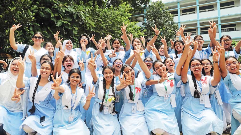 এসএসসি ও সমমান পরীক্ষা: মানবিকের ধসেই ফল খারাপ