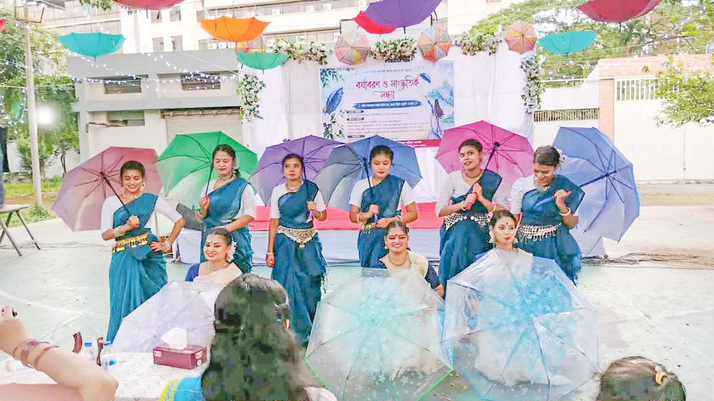 রঙিন ছাতায় বর্ষা উৎসব