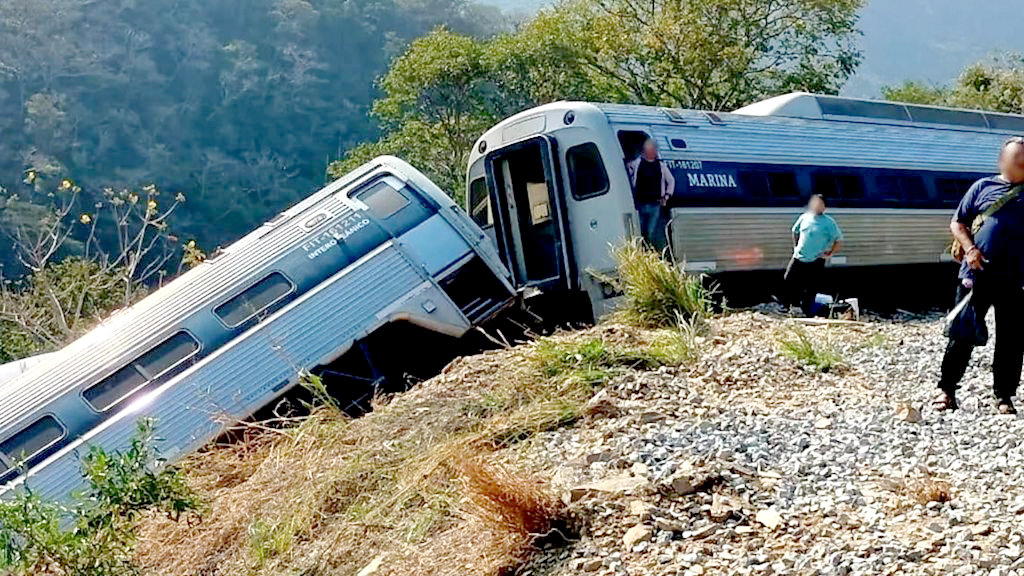 মেক্সিকোতে যাত্রীবাহী ট্রেন লাইনচ্যুত হয়ে ১৩ জনের মৃত্যু, আহত শতাধিক