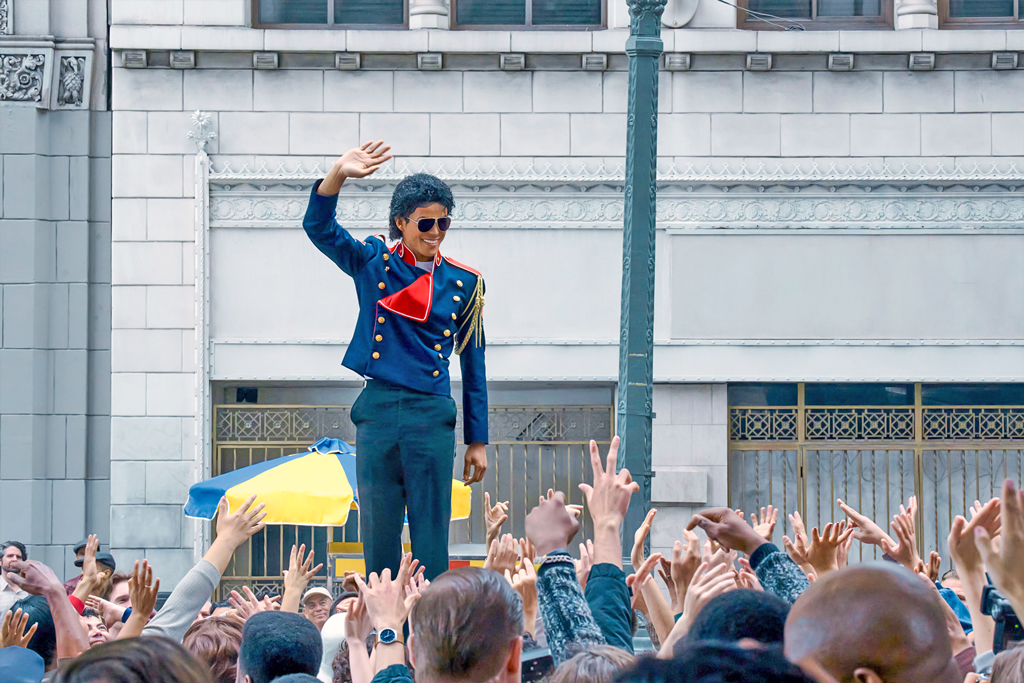 আন্তর্জাতিক মুক্তির দিনেই দেশের হলে মাইকেল জ্যাকসনের বায়োপিক