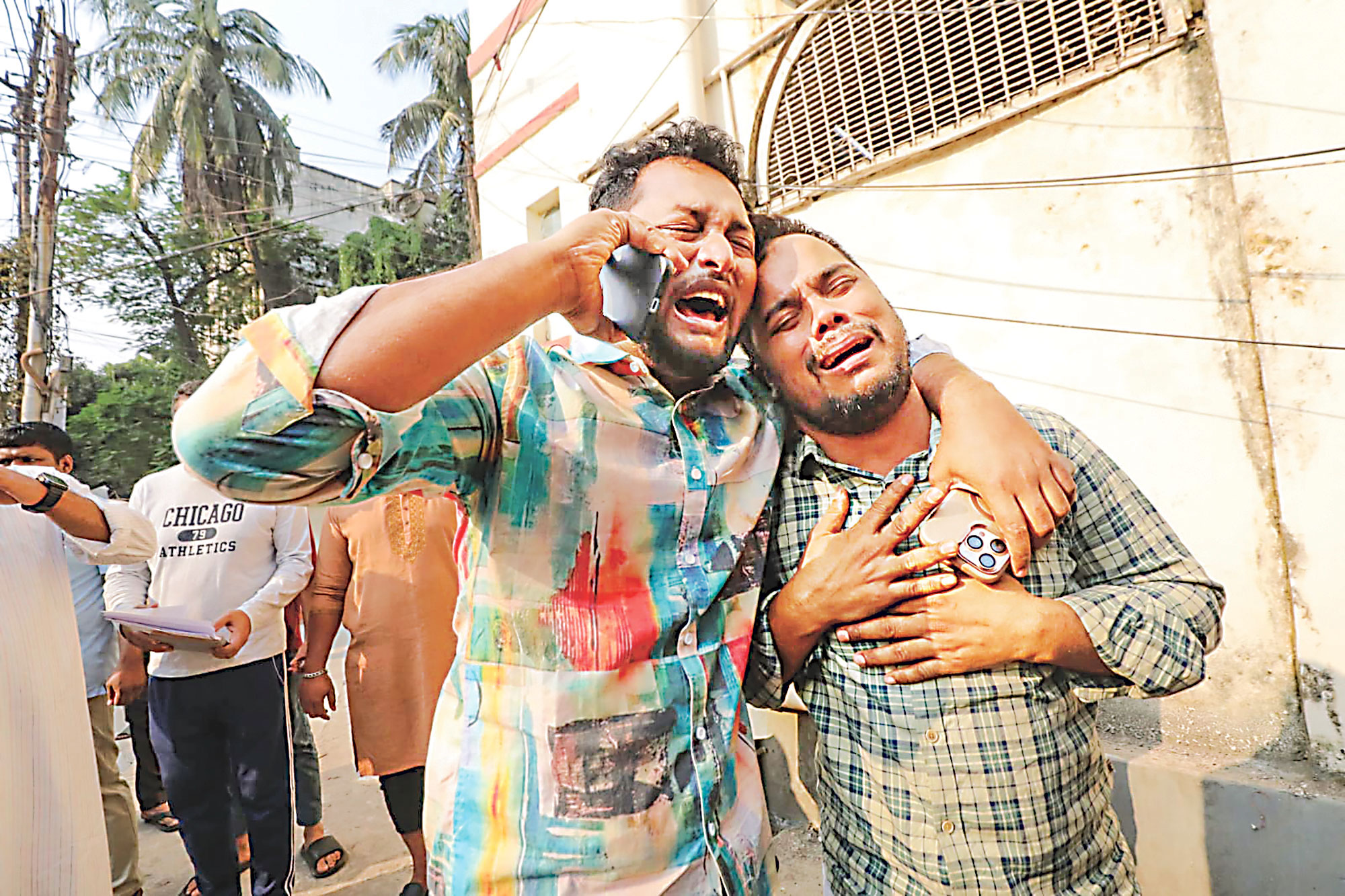 আতঙ্কের ভূমিকম্পে কাঁপল দেশ, নিহত ১০ জন