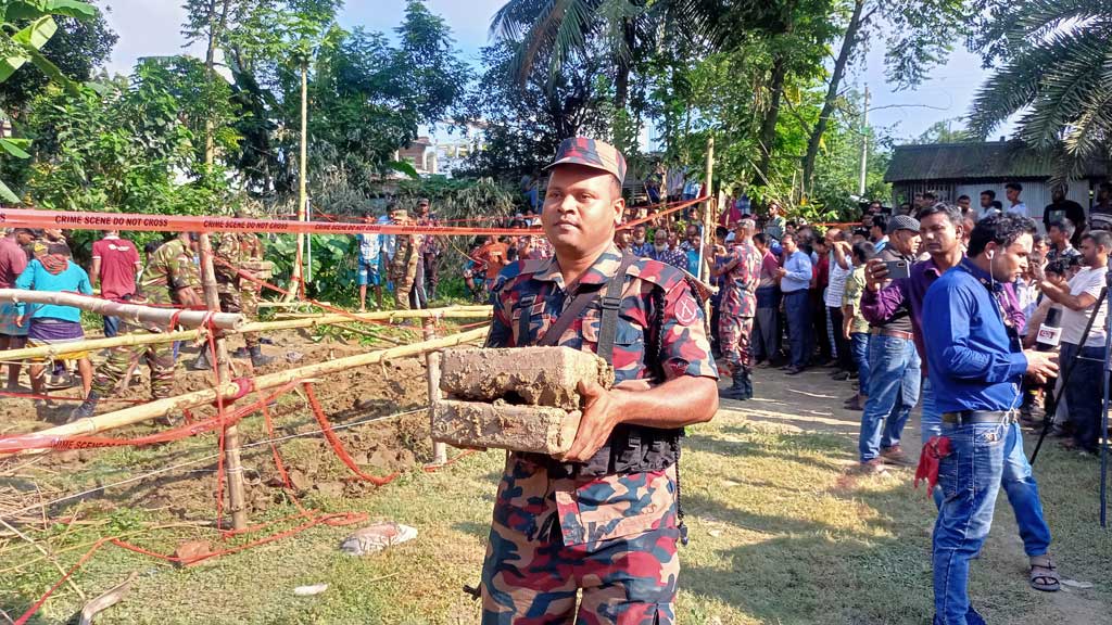 মেহেরপুরে ৯৬টি স্থলমাইন উদ্ধার, পরে ধ্বংস