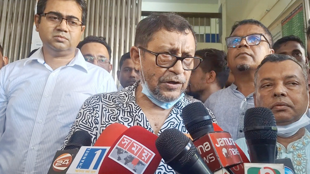 ডিউটিতে অনুপস্থিত ফার্মাসিস্টকে বদলির নির্দেশ স্বাস্থ্যমন্ত্রীর