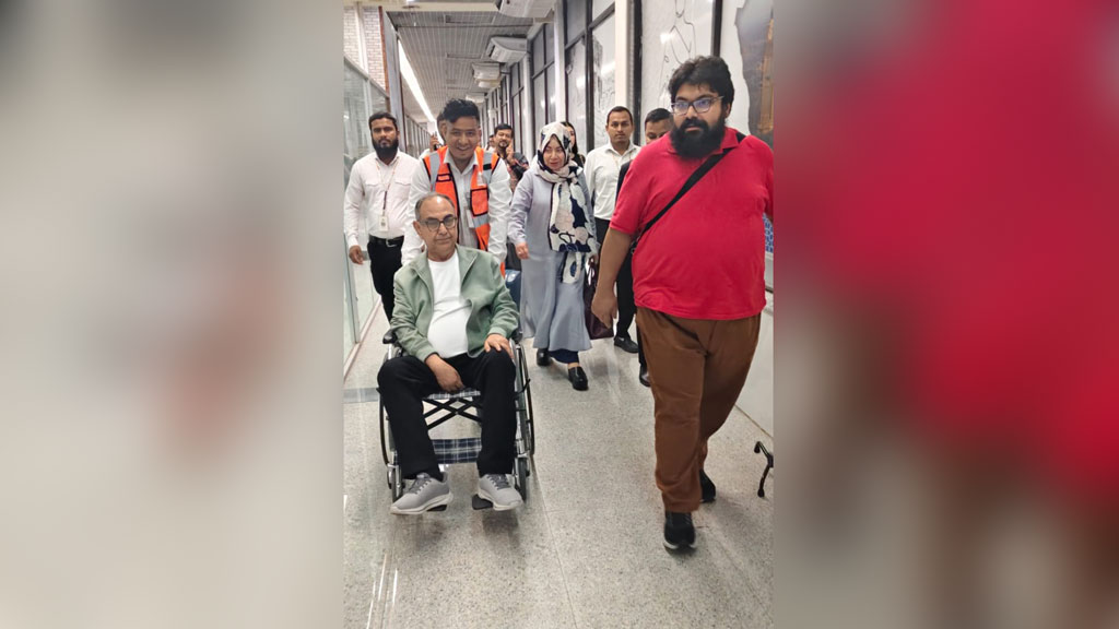 মালয়েশিয়ায় চিকিৎসা শেষে দেশে ফিরলেন মির্জা আব্বাস