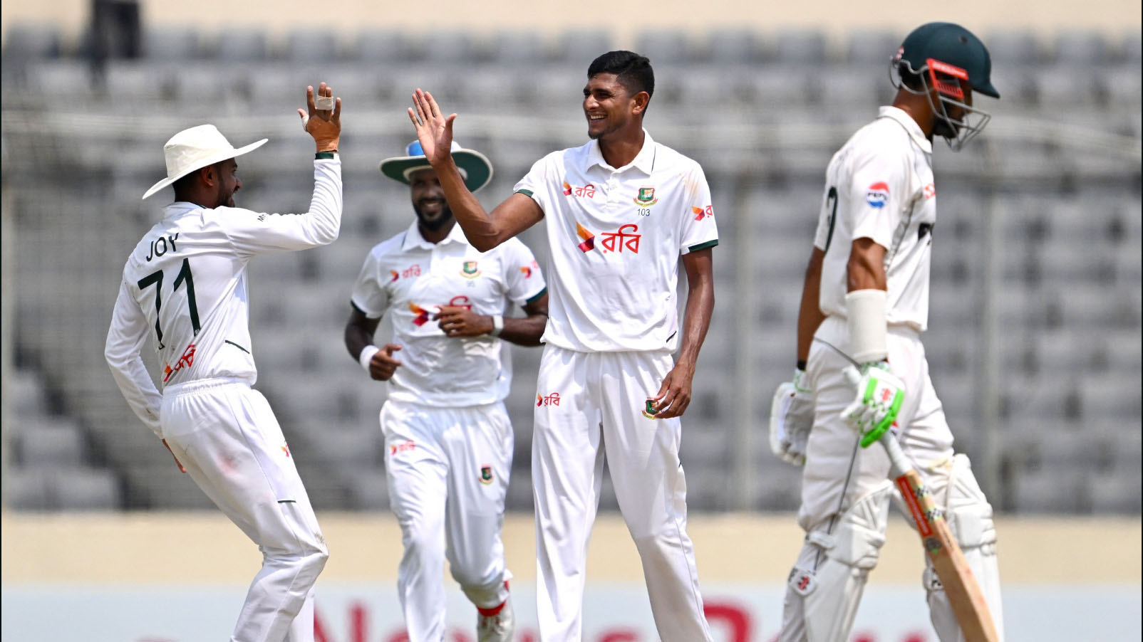 পাকিস্তানকে বিধ্বস্ত করে রোমাঞ্চকর জয় এনে দিলেন রানা