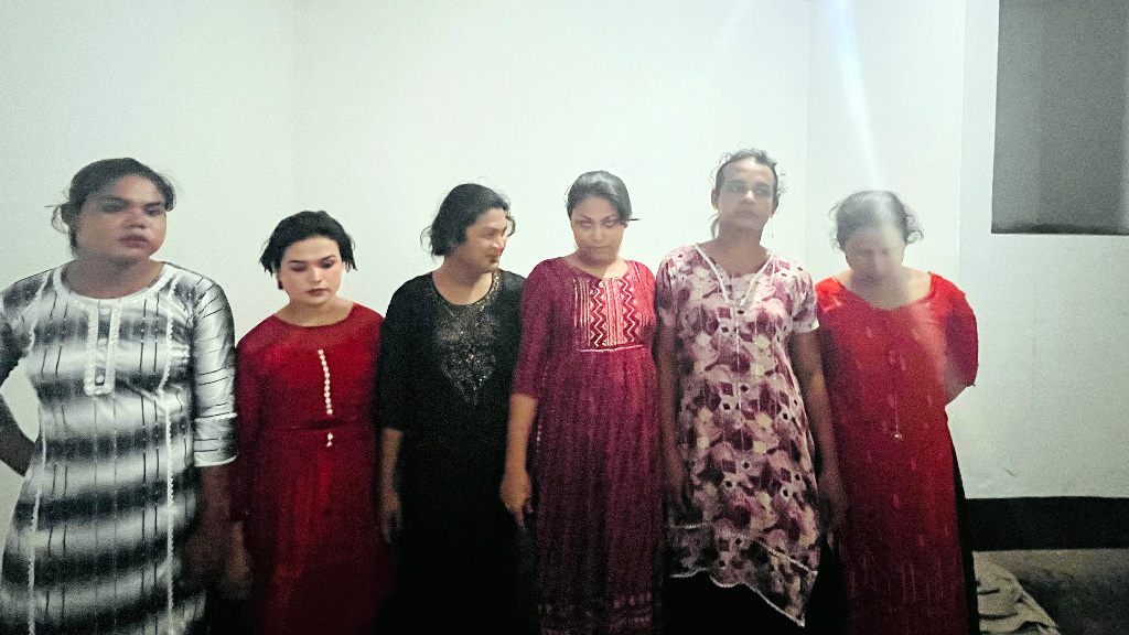 মিরসরাইয়ে সাড়ে ১১ হাজার পিস ইয়াবাসহ তৃতীয় লিঙ্গের ৬ সদস্য আটক