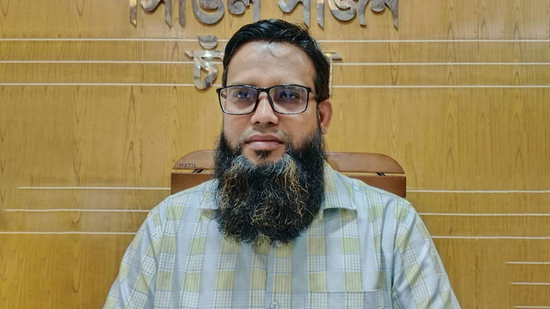 স্বাস্থ্য কমপ্লেক্সে স্বাস্থ্যমন্ত্রীর আকস্মিক পরিদর্শন, সিভিল সার্জনকে তাৎক্ষণিক বদলির নির্দেশ